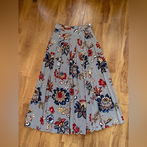 West German 2 Piece Floral Print 'Portara' Pleated Midi Skirt & Blouse Set - Picture 9 of 16